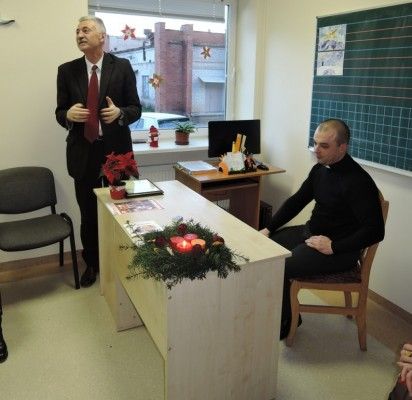Palangos sanatorinės mokyklos direktorius Alvydas Milinis (kairėje); Palangos Švč. Mergelės Marijos ėmimo į dangų parapijos kunigas Romas Starkutis.