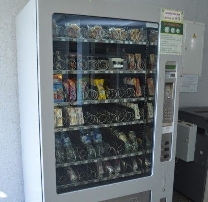 „Baltijos“ pagrindinėje mokykloje stovinčiame užkandžių automate nėra sveikatai kenksmingų maisto produktų.