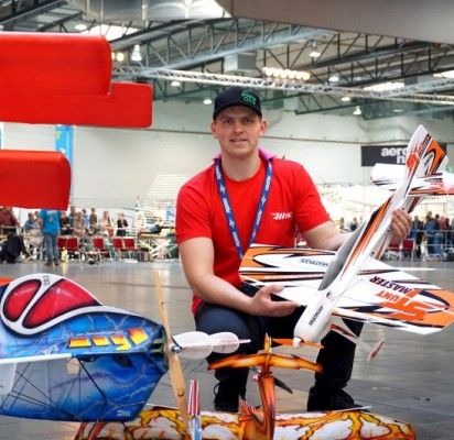 Koncertų salėje svečius džiugins aviamodeliuotojas – RC „Air show” pilotas Donatas Paužuolis.