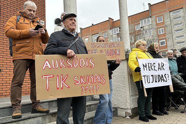 Prie Kretingos savivaldybės vyko protestas prieš vandenilio ir metanolio gamyklos statybas / R. Rumšienės / LRT nuotr.
