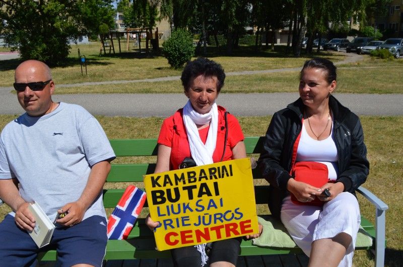 „Visi sutilpsime“, – apie aikštelę, skirtą apgyvendinimo paslaugoms teikti, sakė „Palangos rūpestėlio“ valdybos pirmininkė A. Sabaliauskaitė (dešinėje).