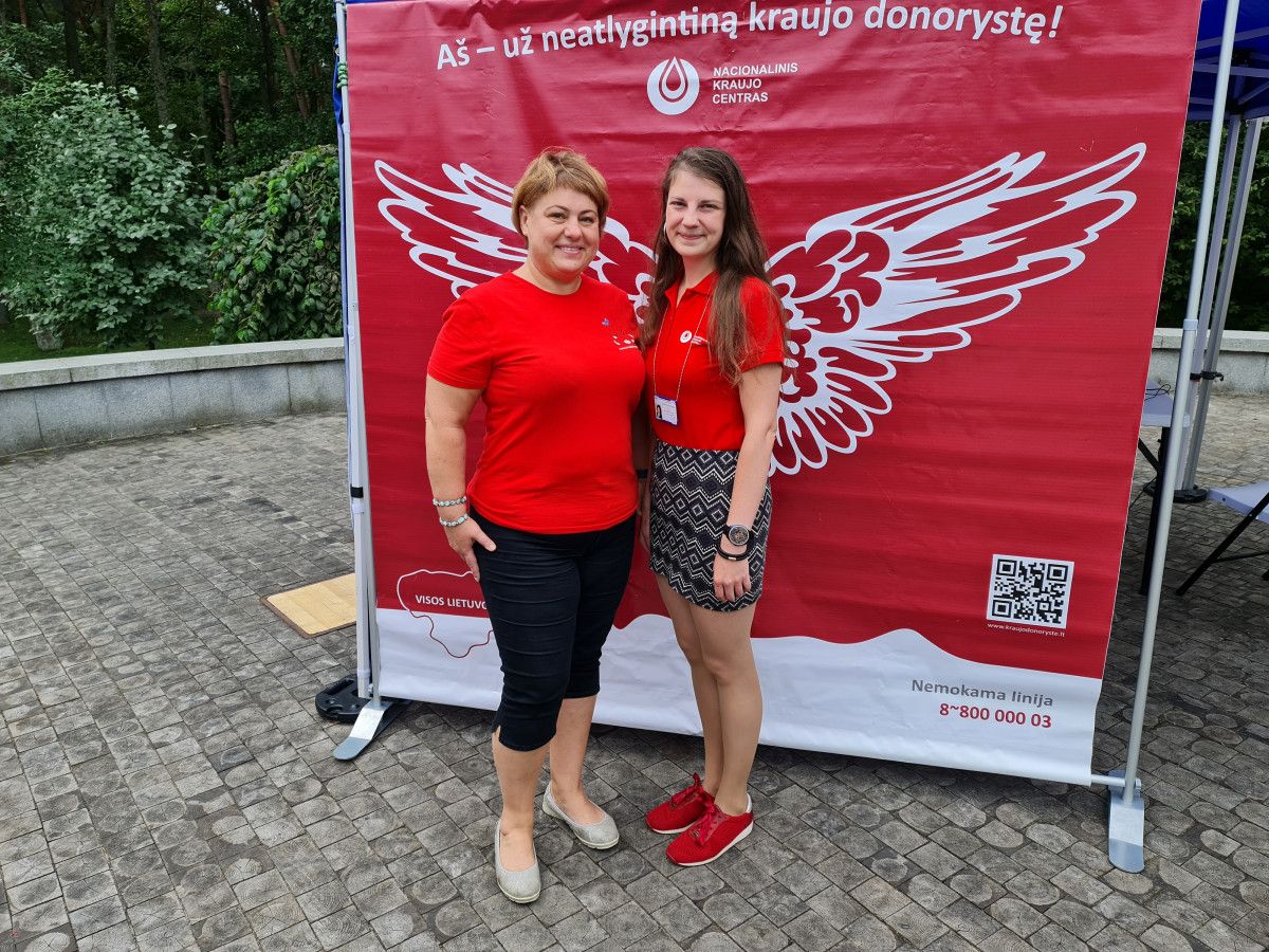 Lino Jegelevičiaus nuotraukoje: NKC Klaipėdos skyriaus gydytoja Neringa Mažulytė (dešinėje) ir bendrosios praktikos slaugytoja Renata Ramanauskienė