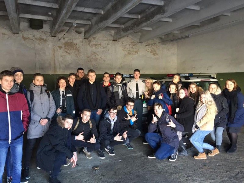 Gimnazistai lankėsi miesto policijos komisariate