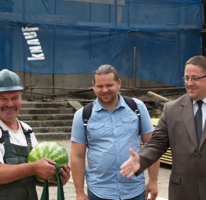 Kurhauzo restauratoriai gavo arbūzą, sūrį ir šimtmetinę