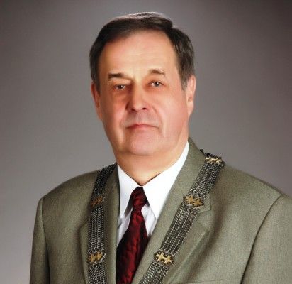 Algimantas Vincas Ulba – Kovo 11-osios akto signataras, Lietuvos Respublikos Aukščiausiosios tarybos deputatas, buvęs Palangos miesto meras.