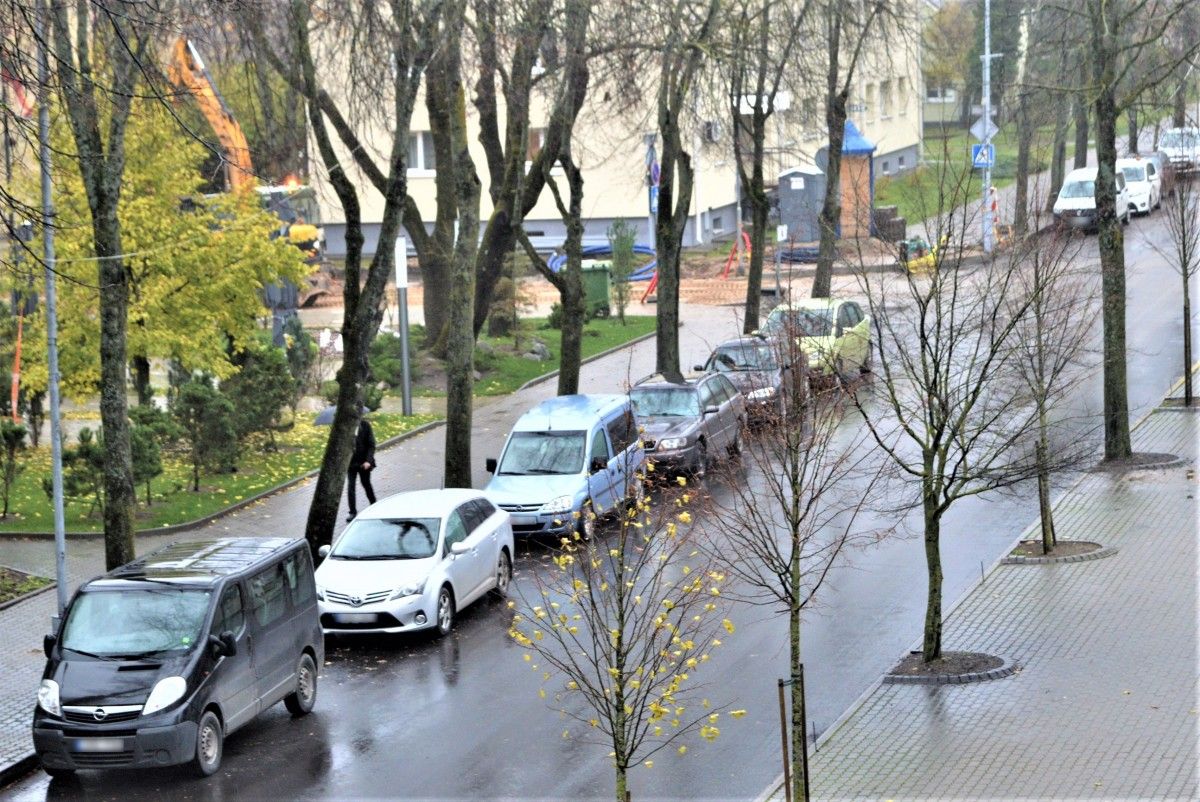 Informacija vairuotojams: penktadienį, šeštadienį ir pirmadienį bus asfaltuojama Vytauto gatvė - nestatykite savo automobilių