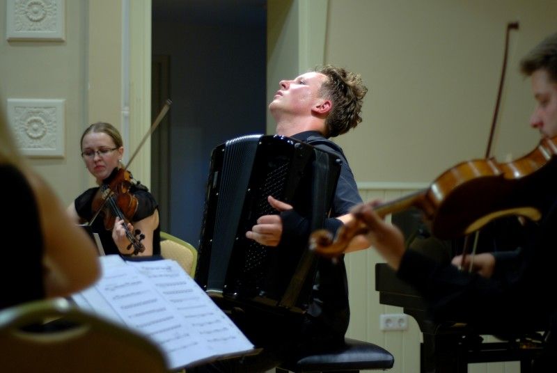 Kurhauzo salėje nenutyla profesionalios muzikos skambesys