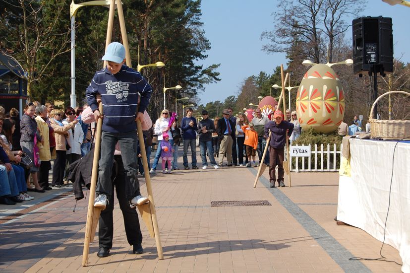 Velykinių margučių alėja priviliojo svečių net iš Kinijos