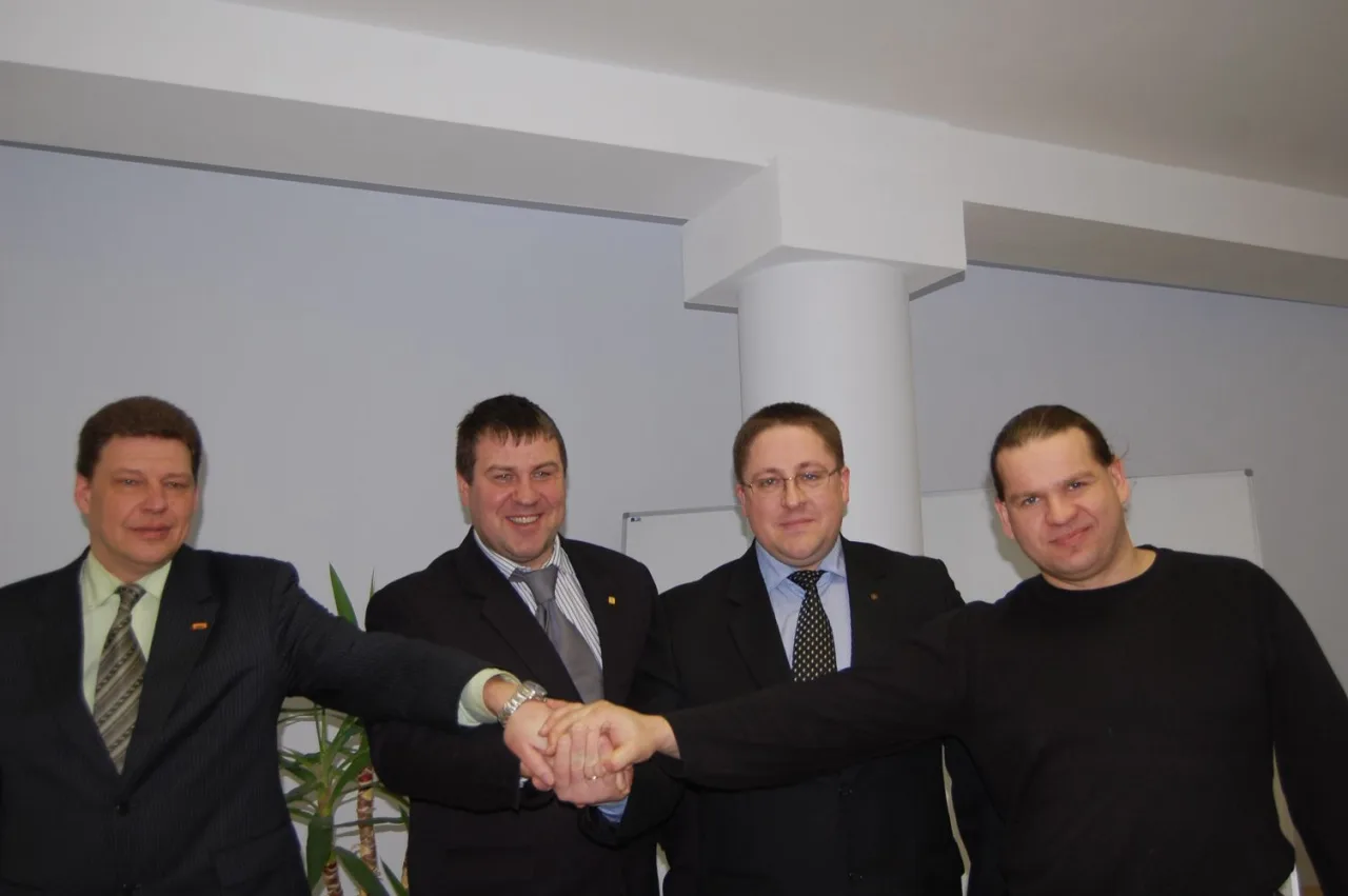 Keturios partijos pasidalijo valdžią
