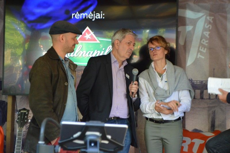 Šventėje dalyvavo Prancūzų instituto Lietuvoje direktorius Jean-Marie Sani, kalbinio ir švietimo bendradarbiavimo asistentė Snieguolė Kavoliūnienė, atlikėjas iš Prancūzijos Romain Lateltin.