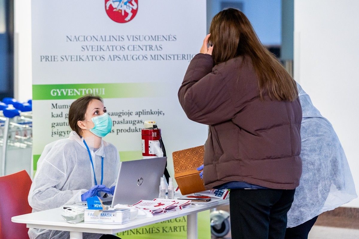 Koronavirusu užsikrėtęs vyras lankėsi RIMI parduotuvėje, Pica Express picerijoje Palangoje