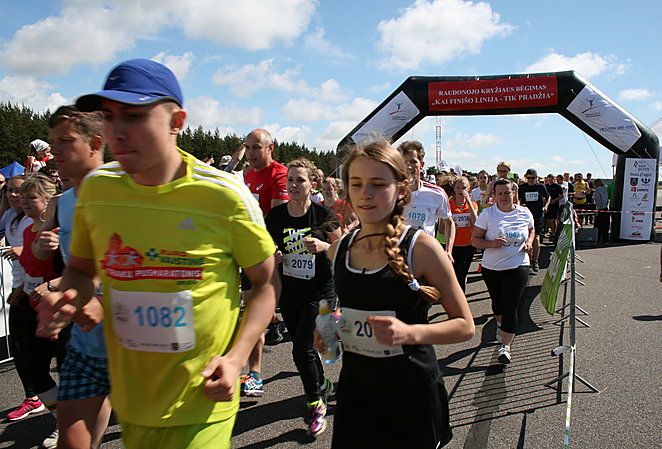 Bėgimas Palangos oro uoste buvo skirtas pasaulinei pabėgėlių dienai