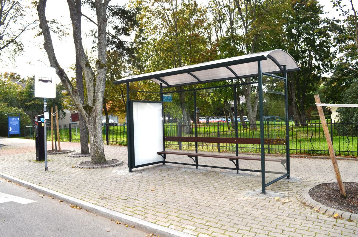 Gyventojų patogumui – autobusų laukimo būdelės stotelėse