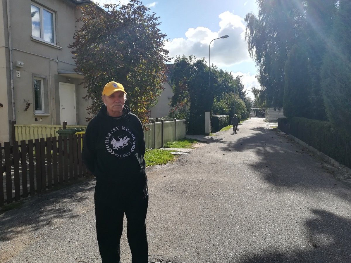 Aktyvus palangiškis Vitoldas nenuleidžia rankų, siekdamas, kad jo gyvenamojoje gatvėje būtų tvarka.