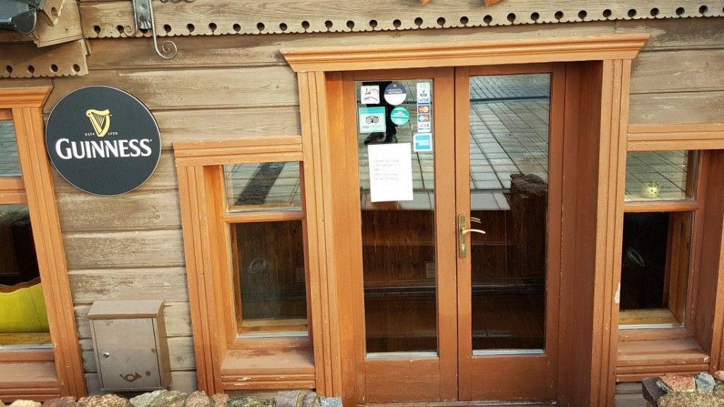 Niūriausią metų mėnesį kavinės pasitinka užrakintos