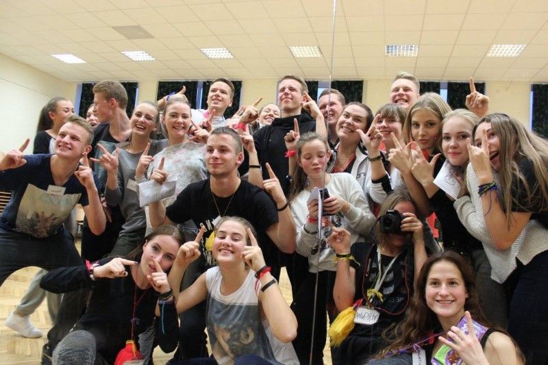 Gimnazijoje moksleiviai skleidė „Sniego gniūžtės“ dvasią