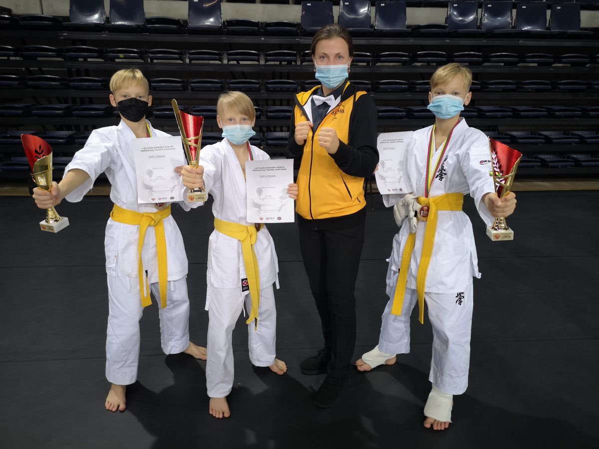 Gustas Loda, Nojus Bundulas, Kajus Loda ir trenerė Kristina Basova