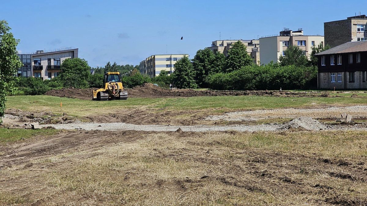Palangos senosios gimnazijos stadiono rekonstrukcija vyksta, „Baltijos“ – prasidėjo