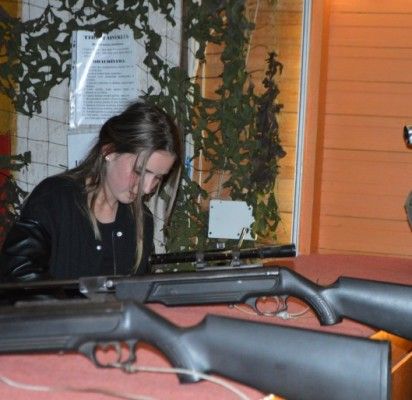 Tire įdarbinta mergina – jauna, tačiau jau aštuoniolikmetė, jai jau galioja kitokie įstatymai.