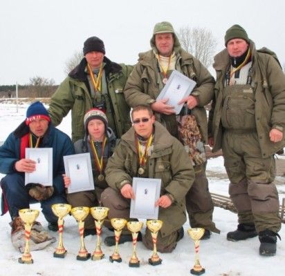 Pirmosios ir trečiosios vietų laimėtojai – žvejai iš Telšių.