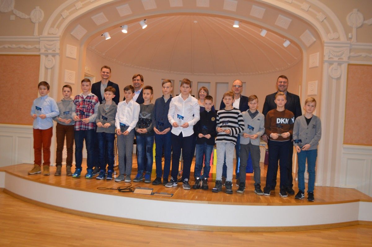 Po apdovanojimų NBA Jr. Lietuva 2016/2017 m. čempionato nugalėtojai.