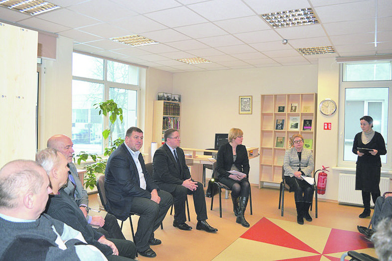 Dienos centro jaunimas diskutavo apie neįgaliųjų problemas