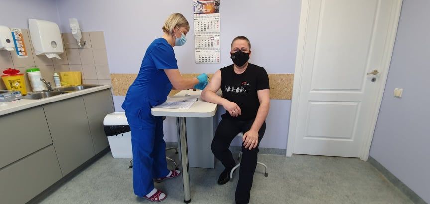 Meras Š. Vaitkus pasiskiepijo Sondros Kulikauskienės bendrosios praktikos gydytojo centre