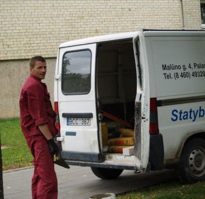 Kol savivaldybės komunalinio įmonei daugiabučių administravimas – kaip šuniui penkta koja, UAB „Palangos butų ūkis“ – galva aukščiau