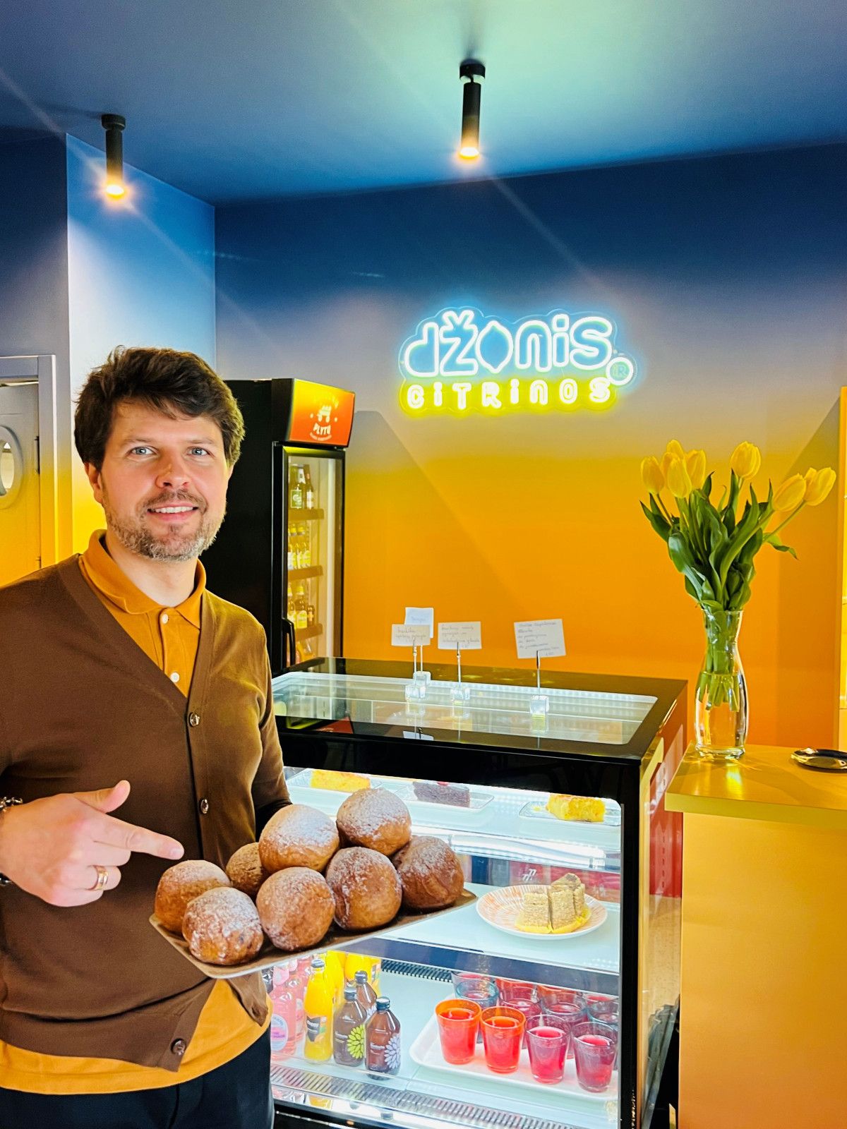 Kaip į gimtąją Klaipėdą sugrįžęs Džonis atidarė restoraną ir sukūrė šaltibarščių dešrainį
