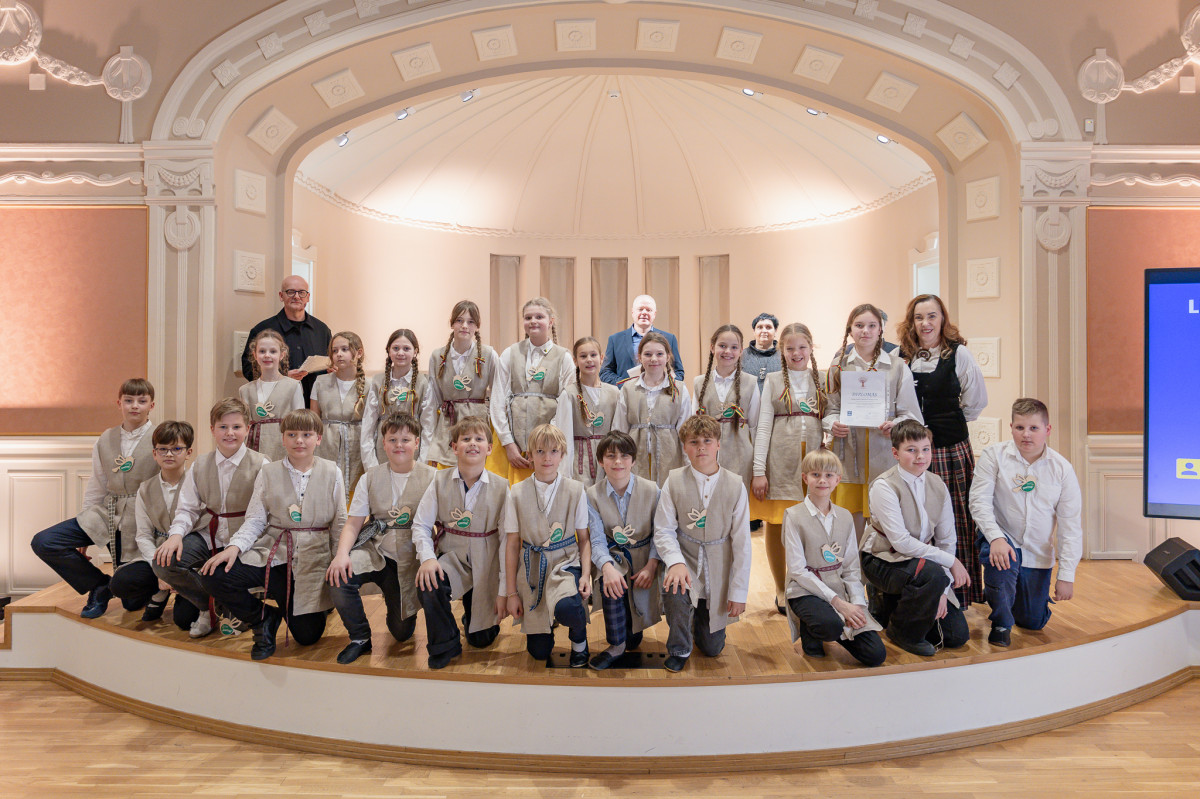 X Respublikinis lietuviškų dainų ir šokių festivalis–konkursas „Gimtinė": tradicijų šventė, suvienijusi 320 vaikų bendrystei