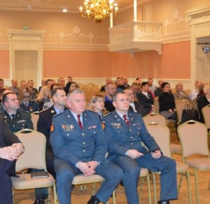 Į susitikimą su policijos pareigūnais atvyko visuomenės nariai, įvairių institucijų atstovai.