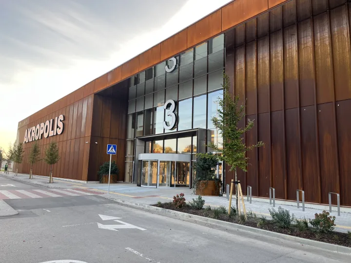 Klaipėdos „Akropolis“ baigė naujojo pastato statybas: atskleidė, kokie prekių ženklai čia įsikurs