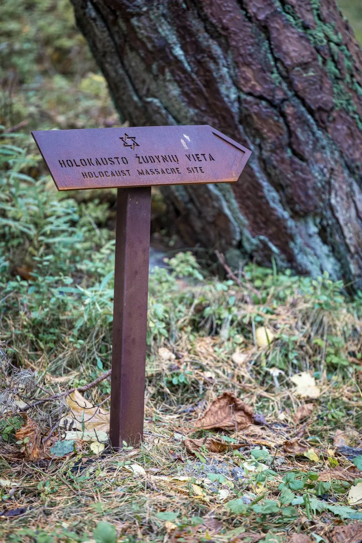 Palangoje atidengtas memorialas Holokausto aukoms atminti: „Šios vietos tyloje slypi šauksmas tų, kurių balsai buvo nutildyti“ (FOTOGALERIJA) – nuotrauka 1