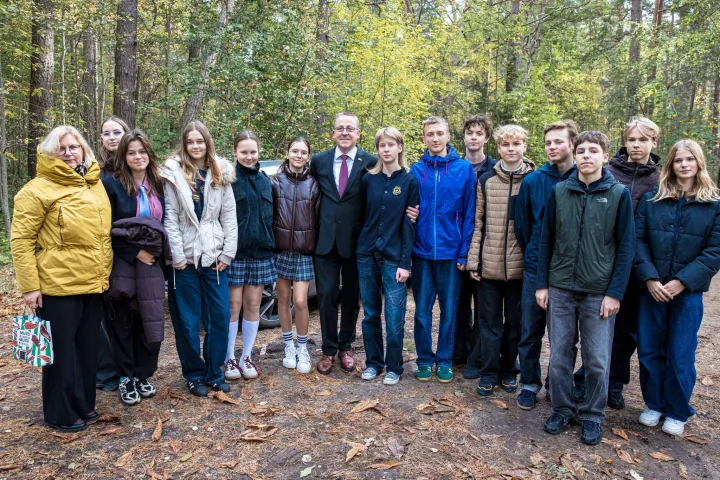 Palangoje atidengtas memorialas Holokausto aukoms atminti: „Šios vietos tyloje slypi šauksmas tų, kurių balsai buvo nutildyti“ (FOTOGALERIJA) – nuotrauka 2