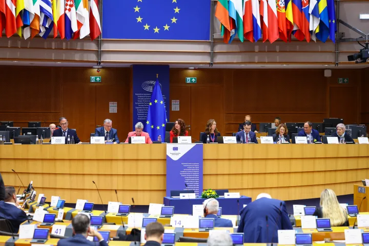 Briuselyje į Europos regionų ir miestų savaitę susirinko 5 000 dalyvių: ES regionai reikalauja stipresnio balso vis garsiau raginant mažinti biudžeto išlaidas – nuotrauka 1