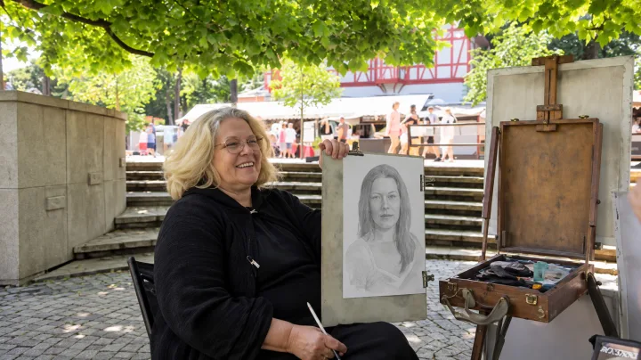 Režisierė Neringa Starkevičiūtė pristato naują dokumentinį filmą „(NE)MATYTI ŽMONĖS“ – nuotrauka 1
