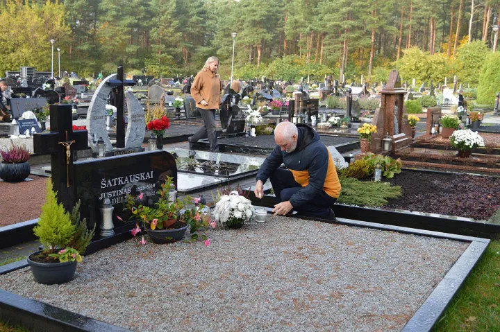 Artėjant Vėlinėms Palangoje pagerbtas išėjusių miesto tarybos narių ir garbės piliečių atminimas – nuotrauka 2