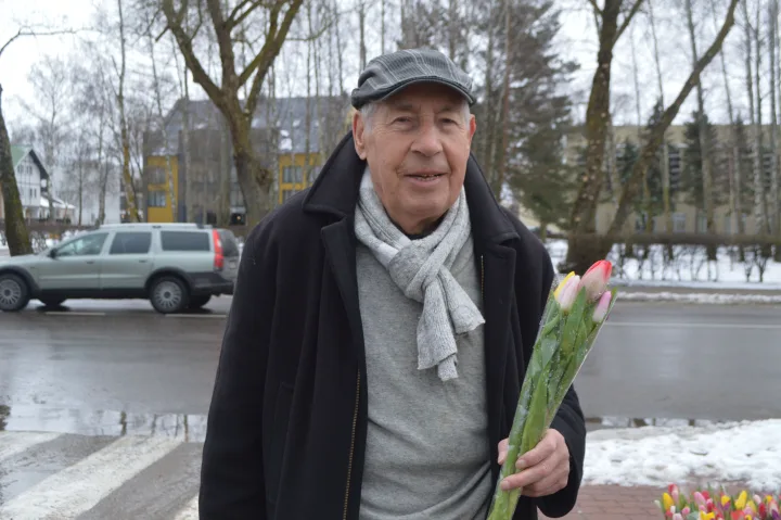 Stasys Janušaitis pasirinko margaspalvę tulpių puokštę, skirtą jo artimoms moterims.