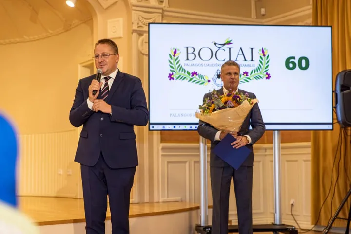 Palanga smagiai atšventė savo šokių kolektyvo „Bočiai“ 60 metų veiklos jubiliejų (FOTO GALERIJA) – nuotrauka 5