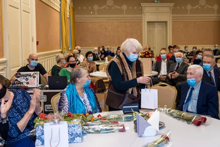 Palanga smagiai atšventė savo šokių kolektyvo „Bočiai“ 60 metų veiklos jubiliejų (FOTO GALERIJA) – nuotrauka 11