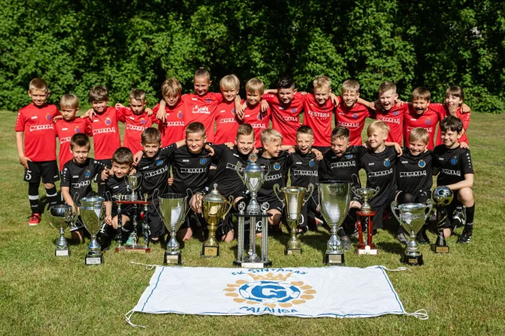 FK „Gintaras” U-15 komanda 2022 metais iškovojo teisę dalyvauti elitinėje lygoje tarp 12 stipriausiųjų šalies komandų. O 2010 metais gimę „gintariniai” berniukai 2021/2022 metų sezoną baigė pirmoje vietoje
