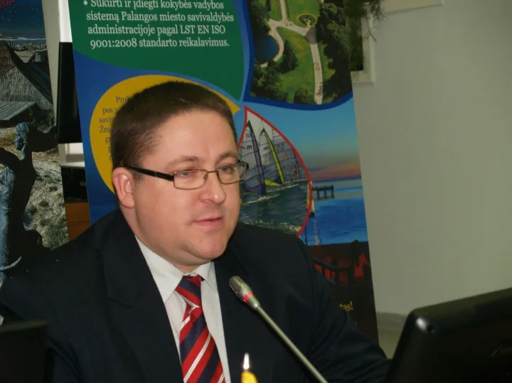 Gerbiami pedagogai, studentai, mokiniai, mokinių tėvai,