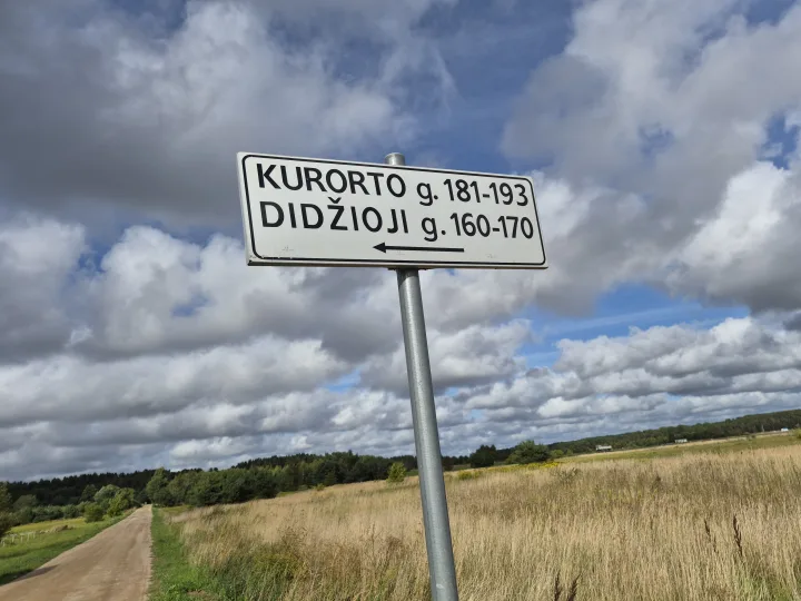 Aštuonmečiui Motiejui globėjos padovanotas žirgelis Karis kelia siaubą Palangos Kurorto gatvės kaimynams – nuotrauka 4