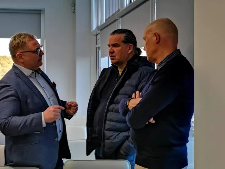 Savivaldybės meras, Tarybos nariai ir Šventosios jūrų uosto direktorius susitiko su šventojiškiais (FOTO GALERIJA) – nuotrauka 1