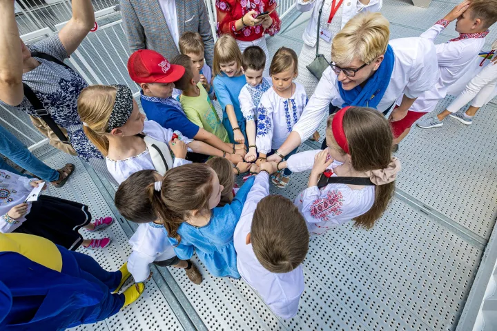 Neeilinė diena: Palanga kartu su Premjere Ingrida Šimonyte pasitiko vaikus iš kurorto miesto partnerio Ukrainoje – Bučos (NUOTRAUKŲ GALERIJA) – nuotrauka 7