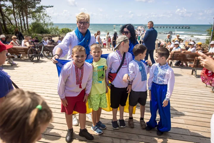 Neeilinė diena: Palanga kartu su Premjere Ingrida Šimonyte pasitiko vaikus iš kurorto miesto partnerio Ukrainoje – Bučos (NUOTRAUKŲ GALERIJA) – nuotrauka 18
