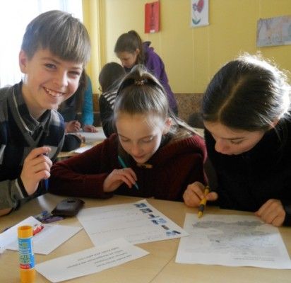 Abiejų mokyklų šeštokų komandos dainavo, skaitė, rašė, atliko smagias ir įdomias užduotis, susipažino su Vokietija.