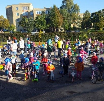 Darželinukai – su dviratukais ir paspirtukais