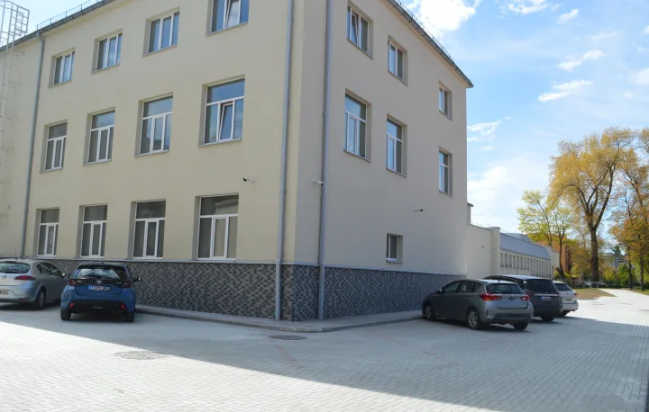 Atnaujinta Senosios gimnazijos aplinka – nuotrauka 3