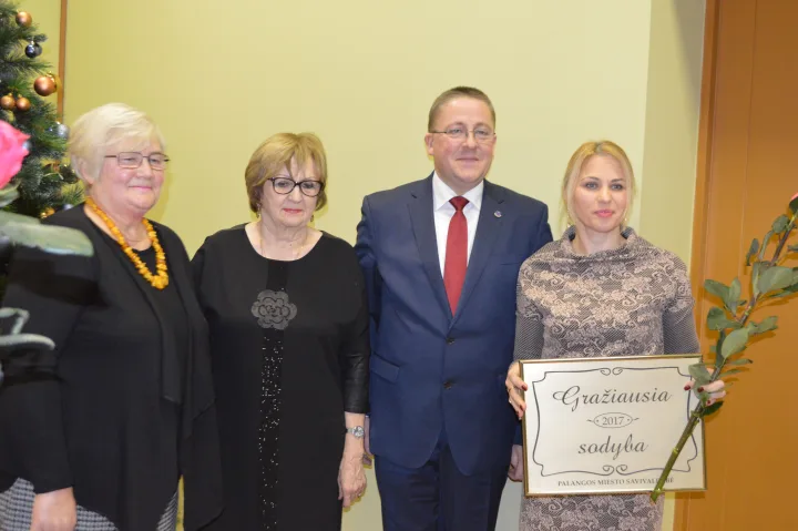 Broniaus Naruševičiaus apdovanojimą atsiėmė marti Jūratė